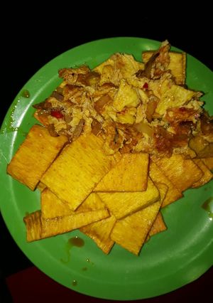 A picture of Fried yam and egg with palmoil.