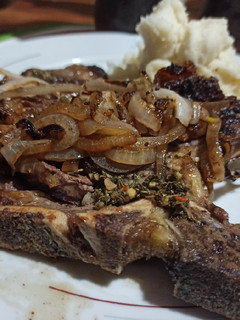 Una foto de Chuletas encebollada en la Planchetta