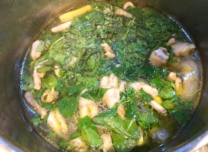 Hình của món Chân gà hầm ớt xiêm xanh.