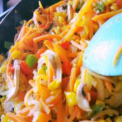 A picture of Stir fried pasta rice.