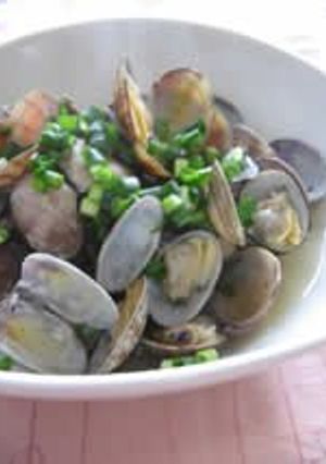 A picture of Sake Steamed Manila Clams.