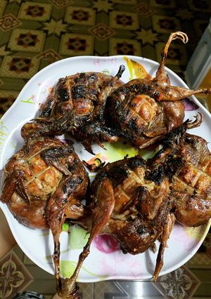 Hình của món Chim Cút quay bơ tỏi.