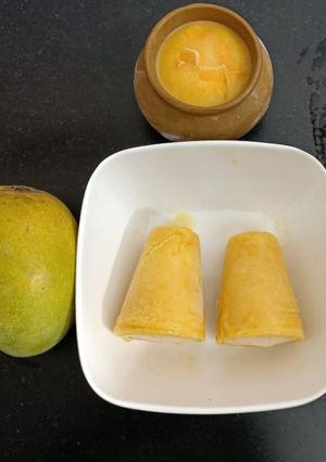 A picture of Mango kulfi.