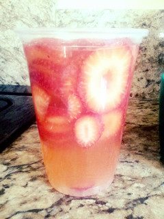 A picture of Strawberry Lemonade.