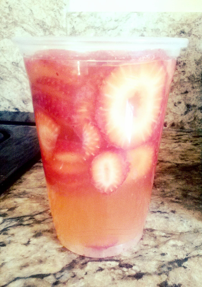 A picture of Strawberry Lemonade.