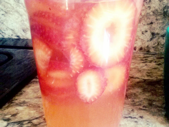Easy Way Make Strawberry Lemonade the Can Spoil the Tongue Really delicious