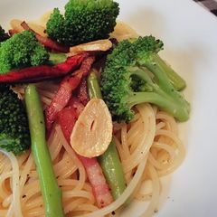 A picture of Broccoli and Asparagus Peperoncino.
