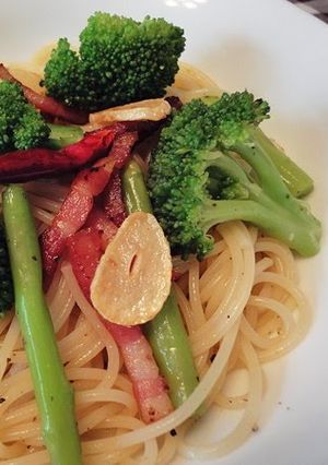 A picture of Broccoli and Asparagus Peperoncino.