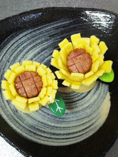 A picture of Wiener Sausage and Egg Flower For Bento.