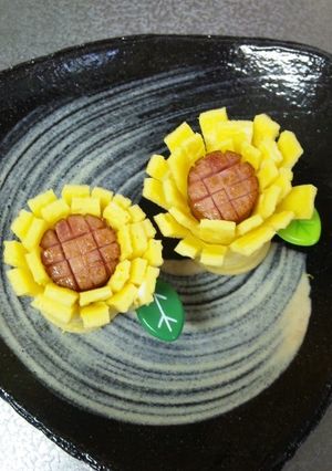 A picture of Wiener Sausage and Egg Flower For Bento.
