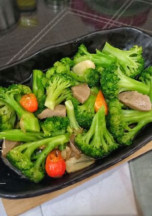 Foto resep Tumis Brokoli Bakso