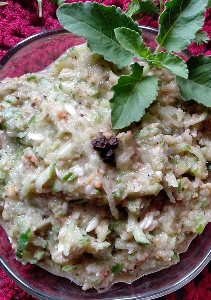 કાકડી શીંગ સલાડ (cucumber peanut Salad Recipe in Gujarati) રેસીપી મુખ્ય ફોટો