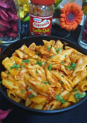 A picture of Garlic cheesy tomato Masala pasta.