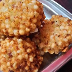 A picture of Sabudana vada.
