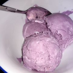 A picture of Blueberry Ice Cream.