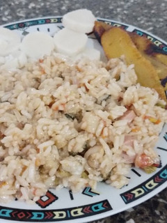 Una foto de Arroz con pepitona y salchicha