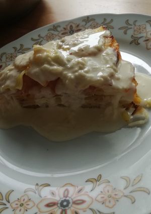 Cheddar sajtos krumplitorta, fokhagymás sajtszósszal recept fotója