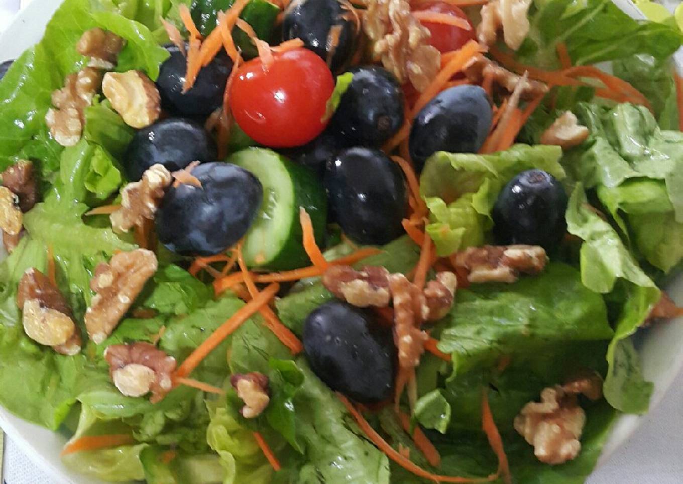 Salad Dengan Saos Kwipie wijen dan Kikoman