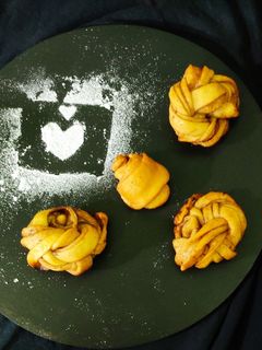সিনামন রোল(cinnamon roll recipe in Bengali) রেসিপির প্রধান ছবি
