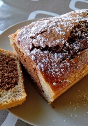 Una foto de Bizcocho de plátano y chocolate 🍌🍫