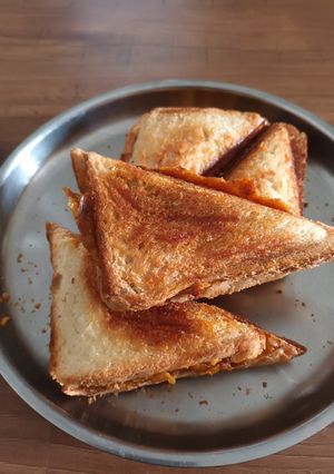 સેન્ડવીચ (Sandwich Recipe In Gujarati) રેસીપી મુખ્ય ફોટો