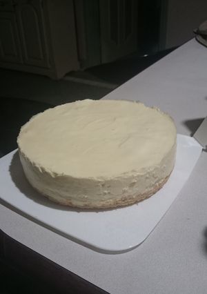 A picture of Unbaked white chocolate cheesecake.