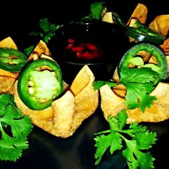 A picture of Mike's Green Chile Cream Cheese Wontons.
