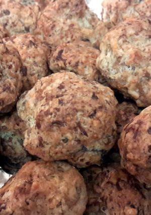 A picture of Granmommie's Sausageballs.