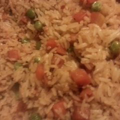 A picture of Spicy garlic rice with peas and carrots.