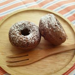 A picture of Healthy Burdock Root & Cocoa Baked Donuts.