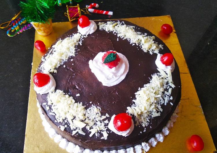Dark chocolate ganache cake