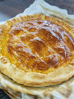 Una foto de Galette des Rois o Tarta de Reyes
