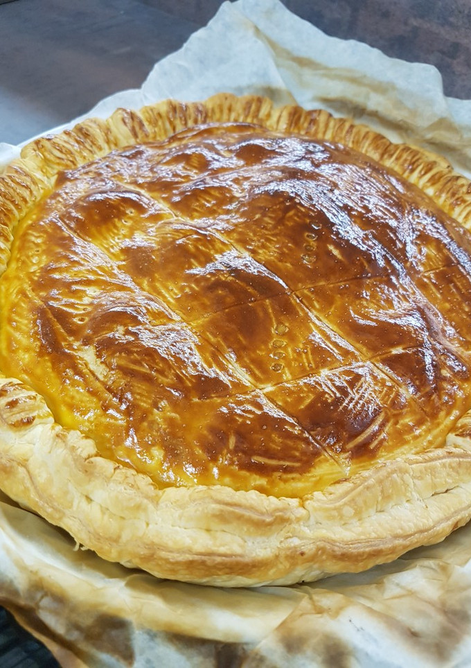 Una foto de Galette des Rois o Tarta de Reyes
