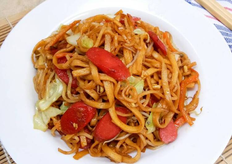 Bagaimana Menyiapkan Mie Goreng Sosis Sayur Anti Gagal