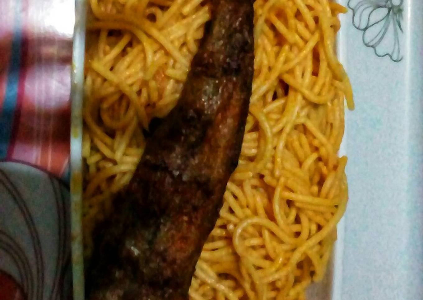 Onion spaghetti and fried fish