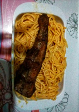 A picture of Onion spaghetti and fried fish.
