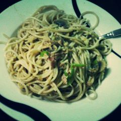 Spicy Tuna, mushroom and garlic pasta A picture of Spicy Tuna, mushroom and garlic pasta.
