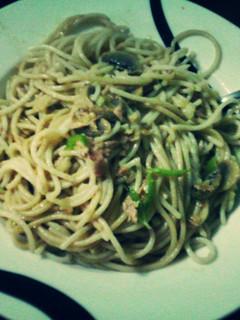 A picture of Spicy Tuna, mushroom and garlic pasta.