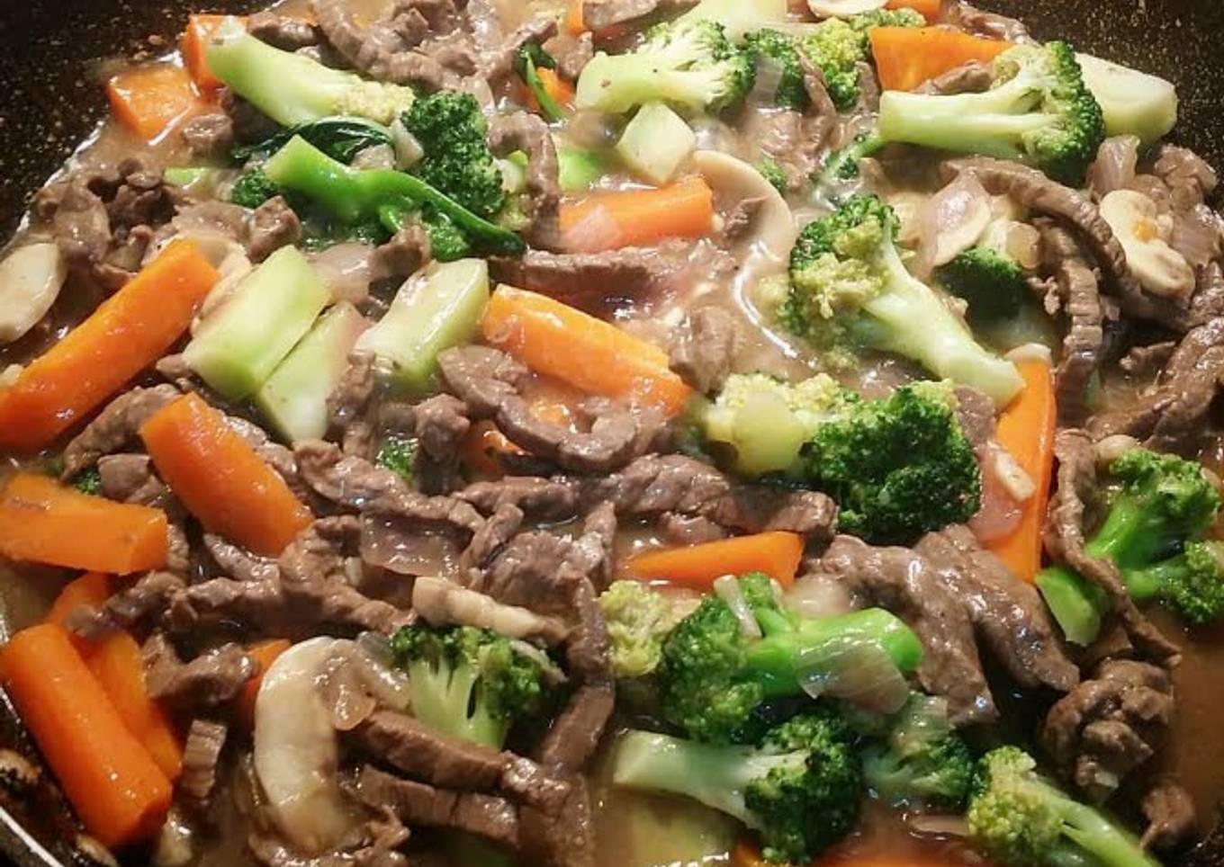 Beef Broccoli with Mushroom in Oyster Sauce.