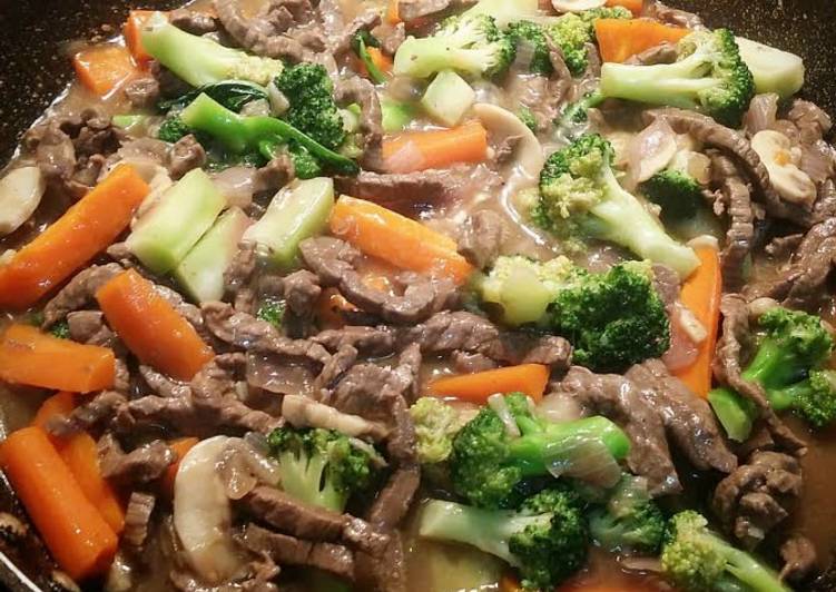 Beef Broccoli with Mushroom in Oyster Sauce.