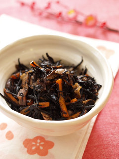 A picture of Braised Hijiki Seaweed with Maple Syrup and Bacon.