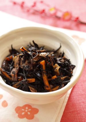 A picture of Braised Hijiki Seaweed with Maple Syrup and Bacon.