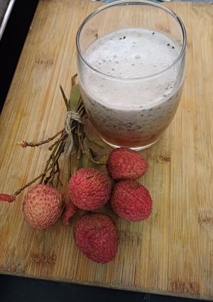 A picture of Litchi gulkand juice.
