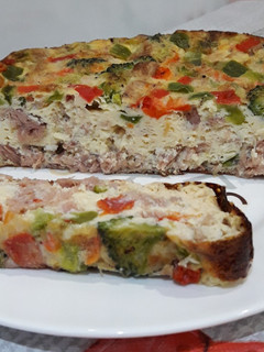 Una foto de Pastel de verduras y atún