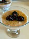 Overnight oats με κεφίρ γεύση φράουλα μέλι βατόμουρα και ξύσμα λεμόνι