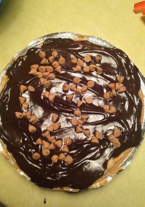 A picture of Fudge Topped Peanut Butter Pie.