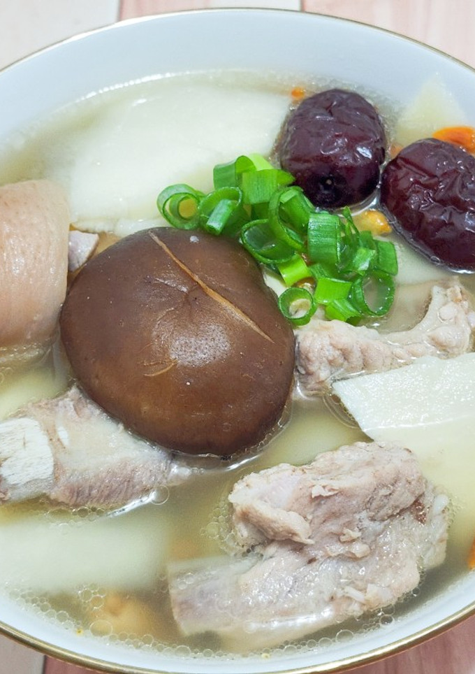 烏殼綠竹筍排骨湯 的食譜成品照片