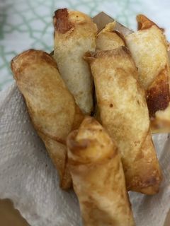 صورة لوصفة -سبرينغ رول بحشوه الاجبان اللذيذه🧀😋!