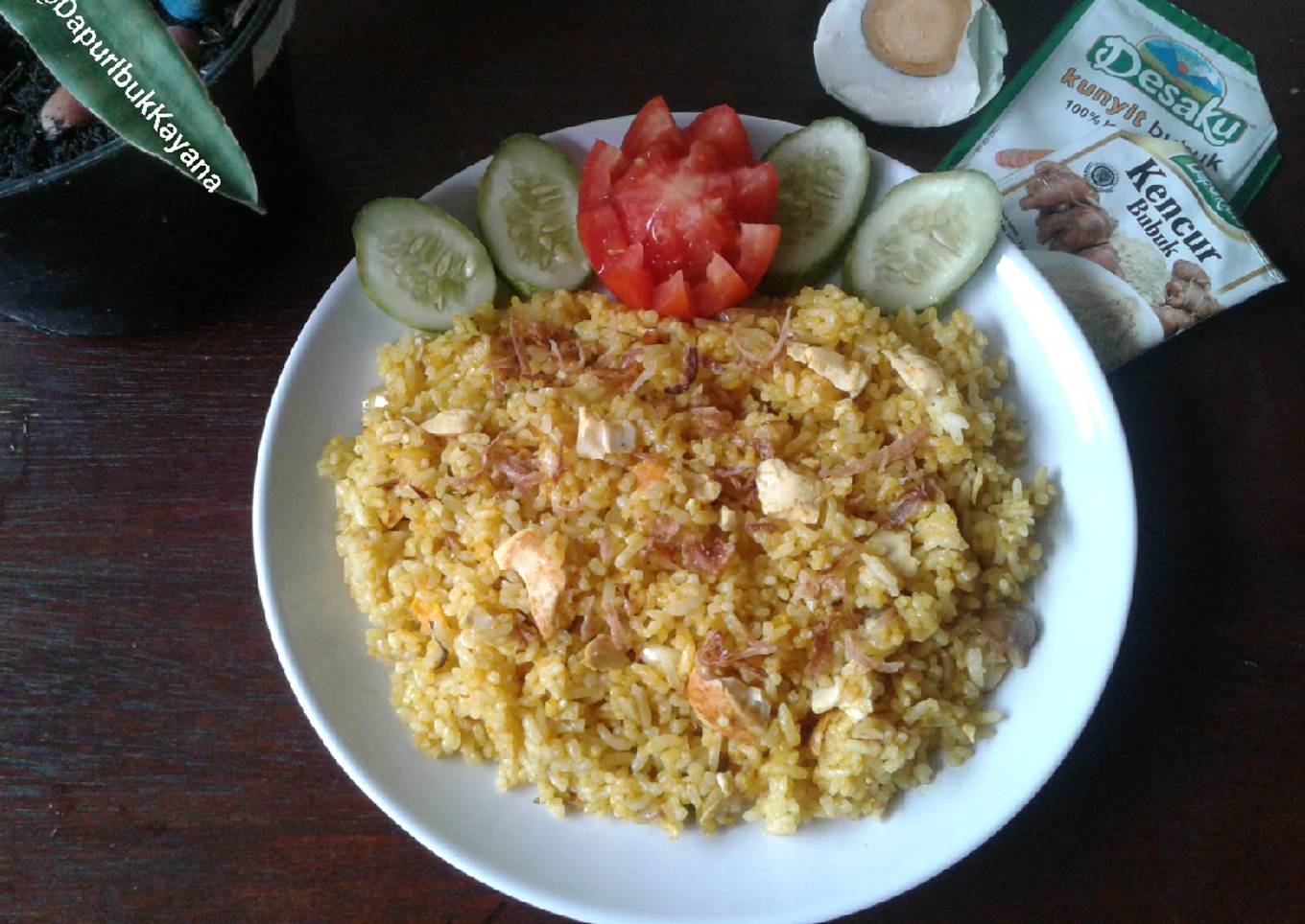 296. Nasi goreng Kenku Telur asin gurih dengan kunyit