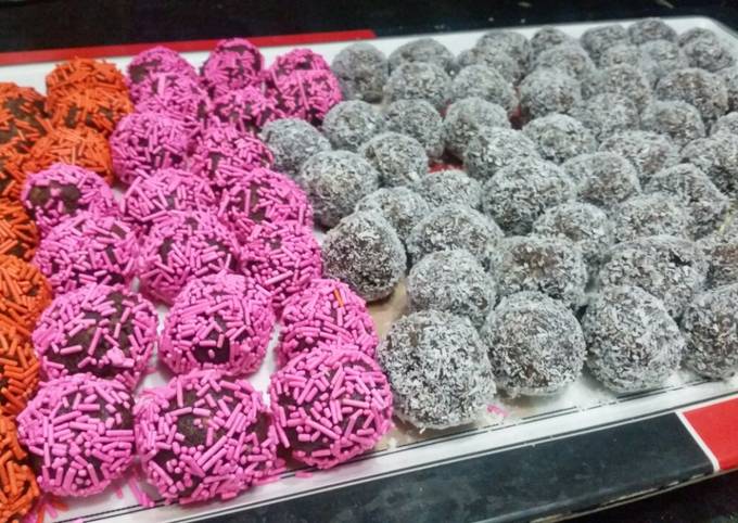 Oreo balls with coconut coating